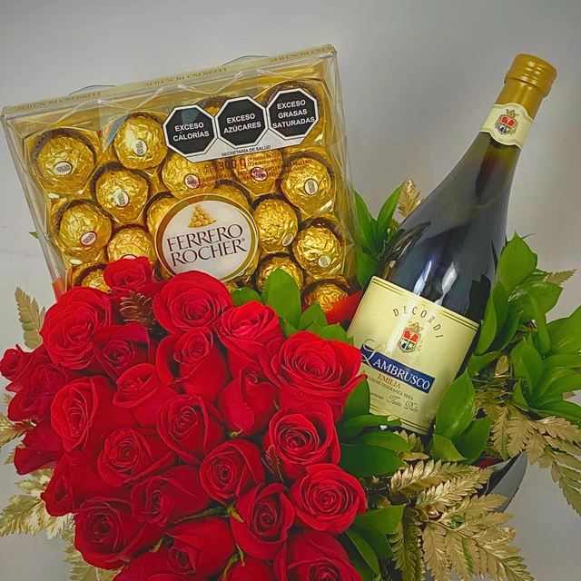 CORAZÓN CON CHOCOLATES Y BOTELLA