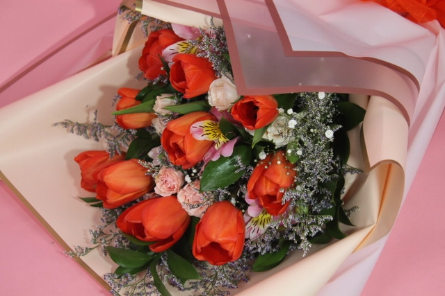 Ramo Con 10 Tallos De Tulipán