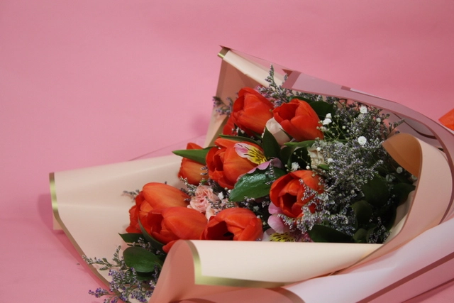 Ramo Con 10 Tallos De Tulipán