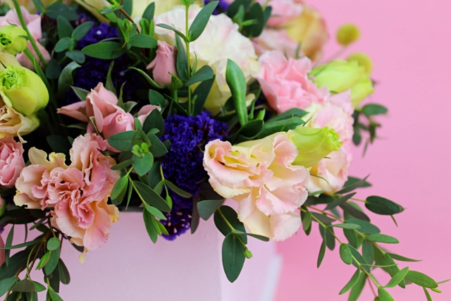 Box de Lisianthus y Follajes Diversos