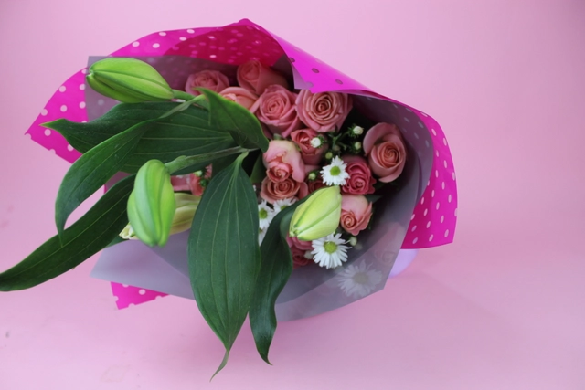 Bouquet 24 Rosas Rosa y Lilis