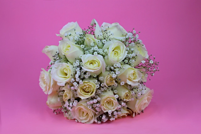 Ramo de Novia con 24 Rosas Blancas