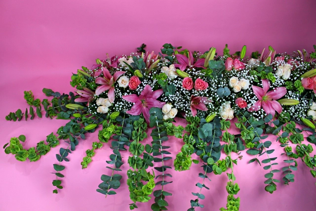 Jardinera 1 M con Rosa Hermosa, Rosa Blanca y Dollar