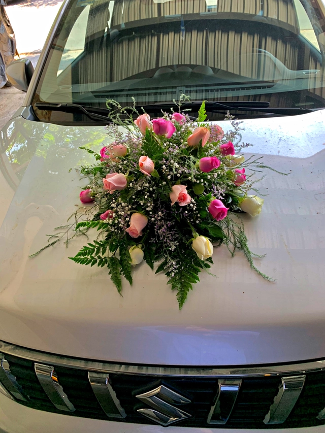 Arreglo para Auto con Rosa Hermosa y puertas