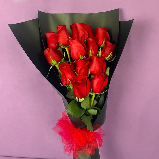 Ramo Pequeño con 12 Rosas Rojas