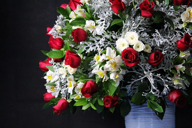 100 Rosas en Jarrón de Cerámica