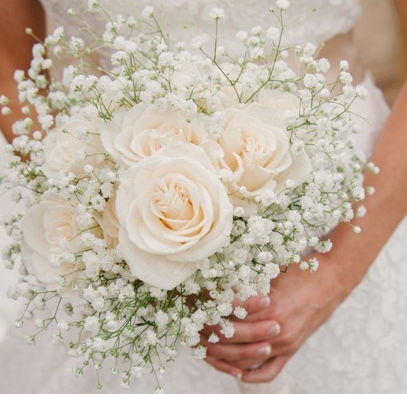 Ramo Novia en Rosas Blancas y Gypsophilia