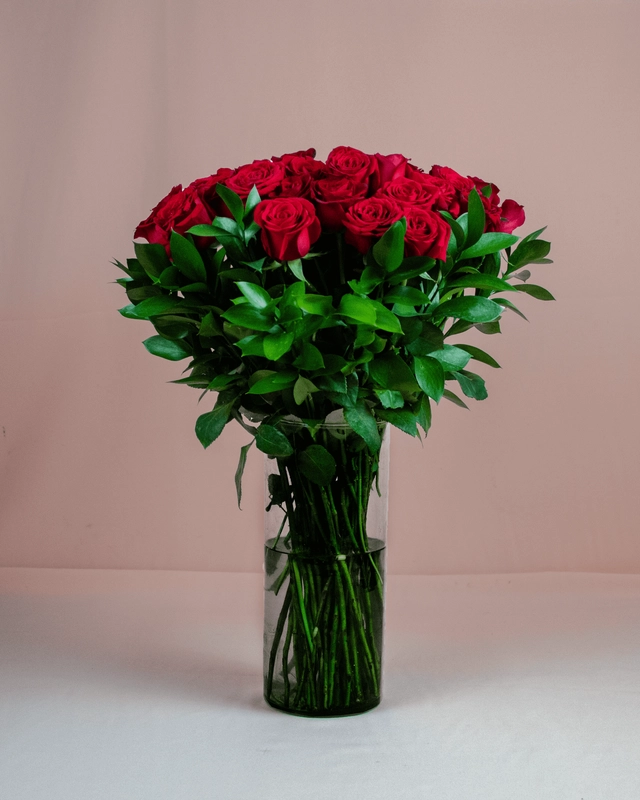 Jarrón con 50 Rosas Rojas